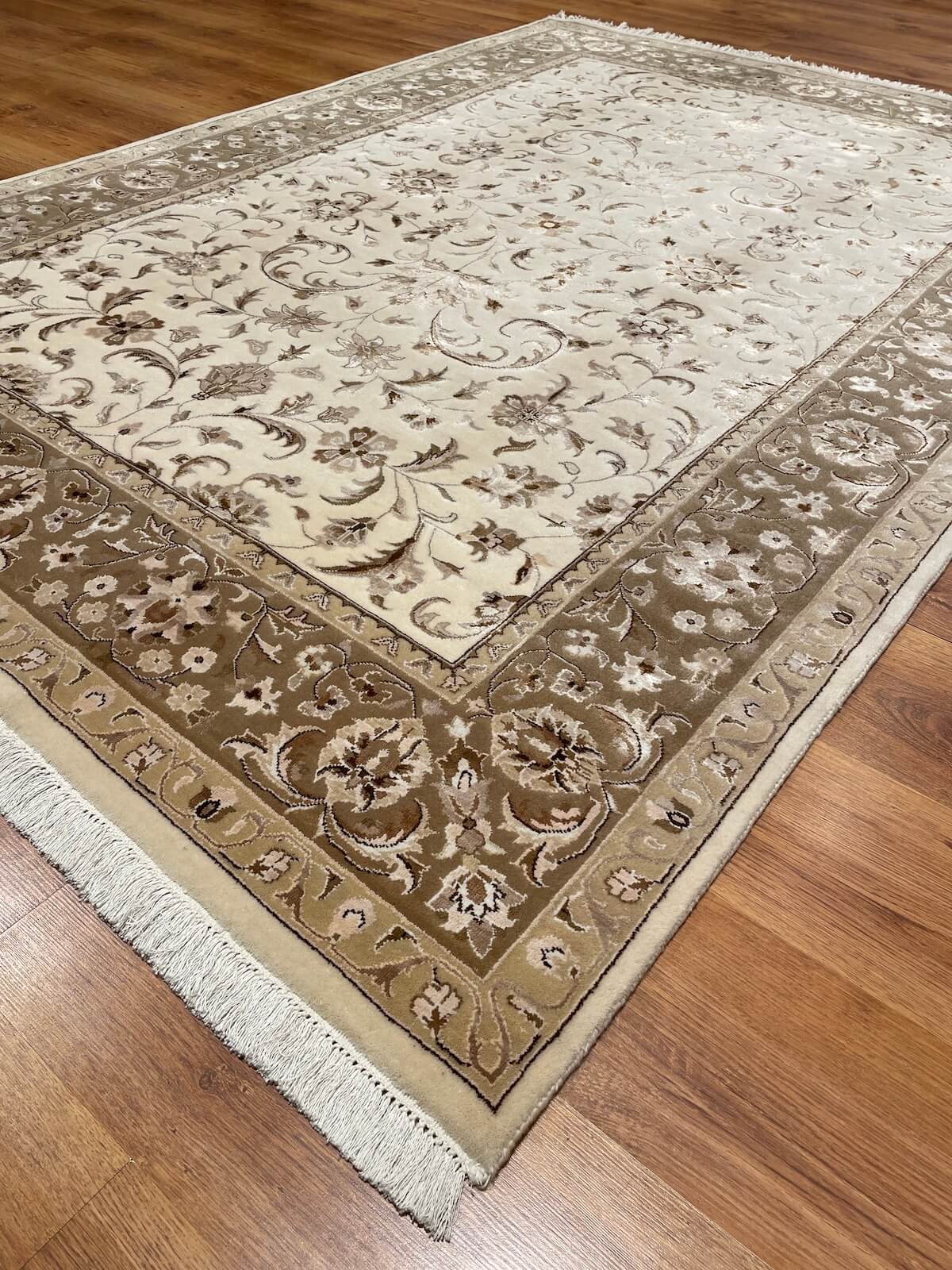 Antik Silk-Blend Usak Handwoven Rug – 062133 by Camel Carpet