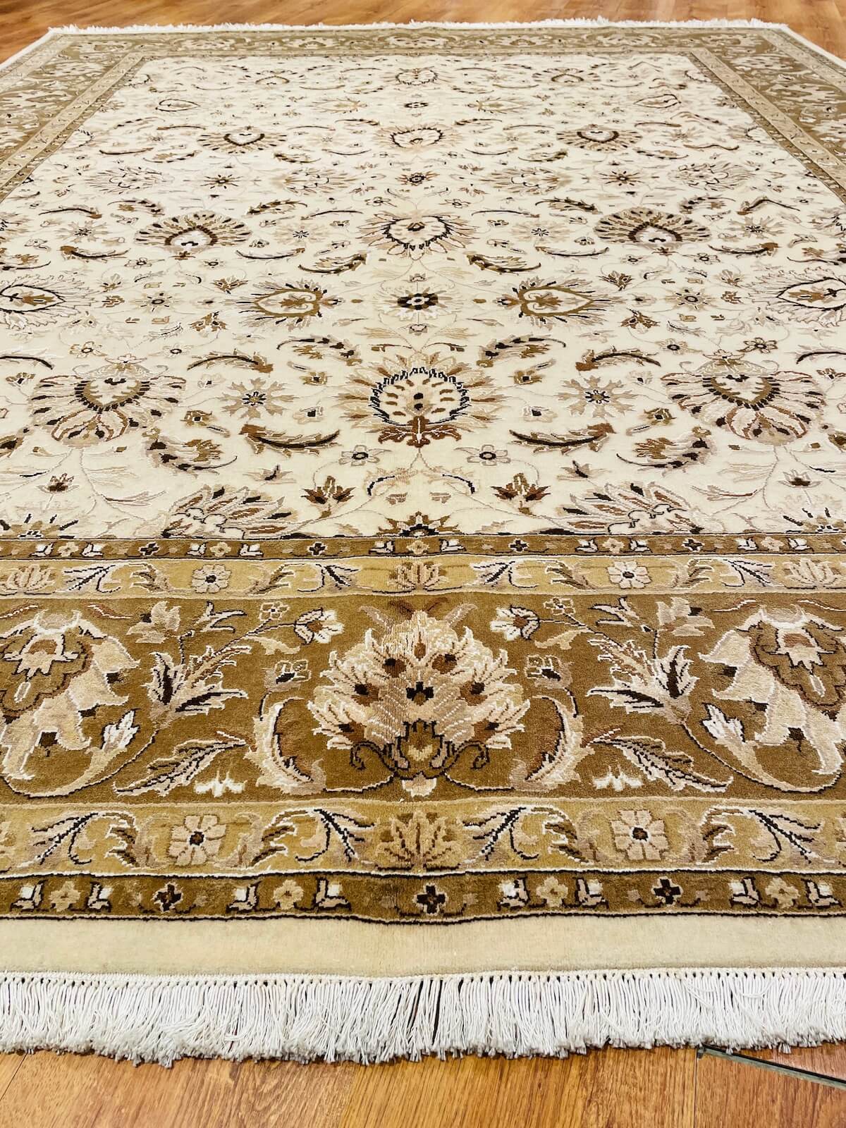 Antik Silk-Blend Usak Handwoven Rug – 057287 by Camel Carpet