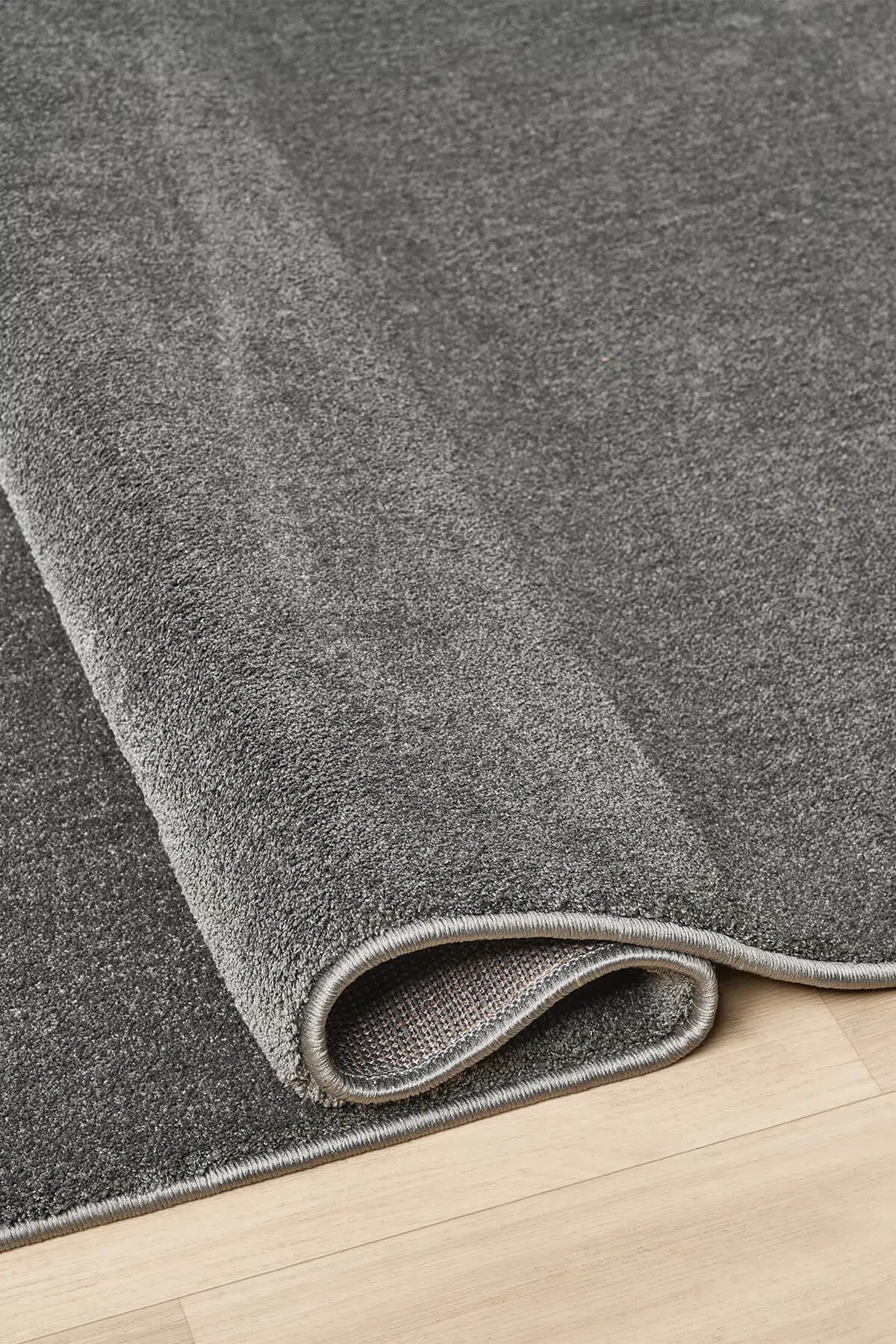 Bali Yumusak Dokulu Sade Antrasit Rug by Camel Carpet