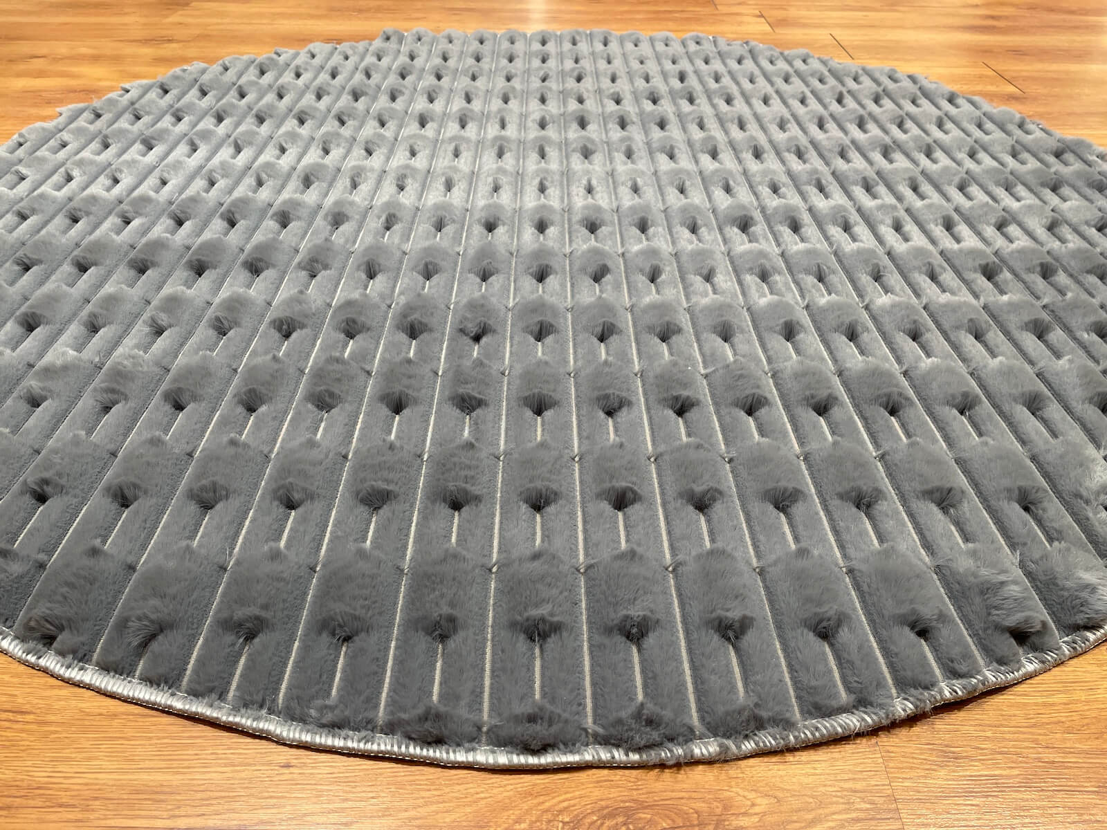 Bella Antrasit Round Pelus Rug by Camel Carpet