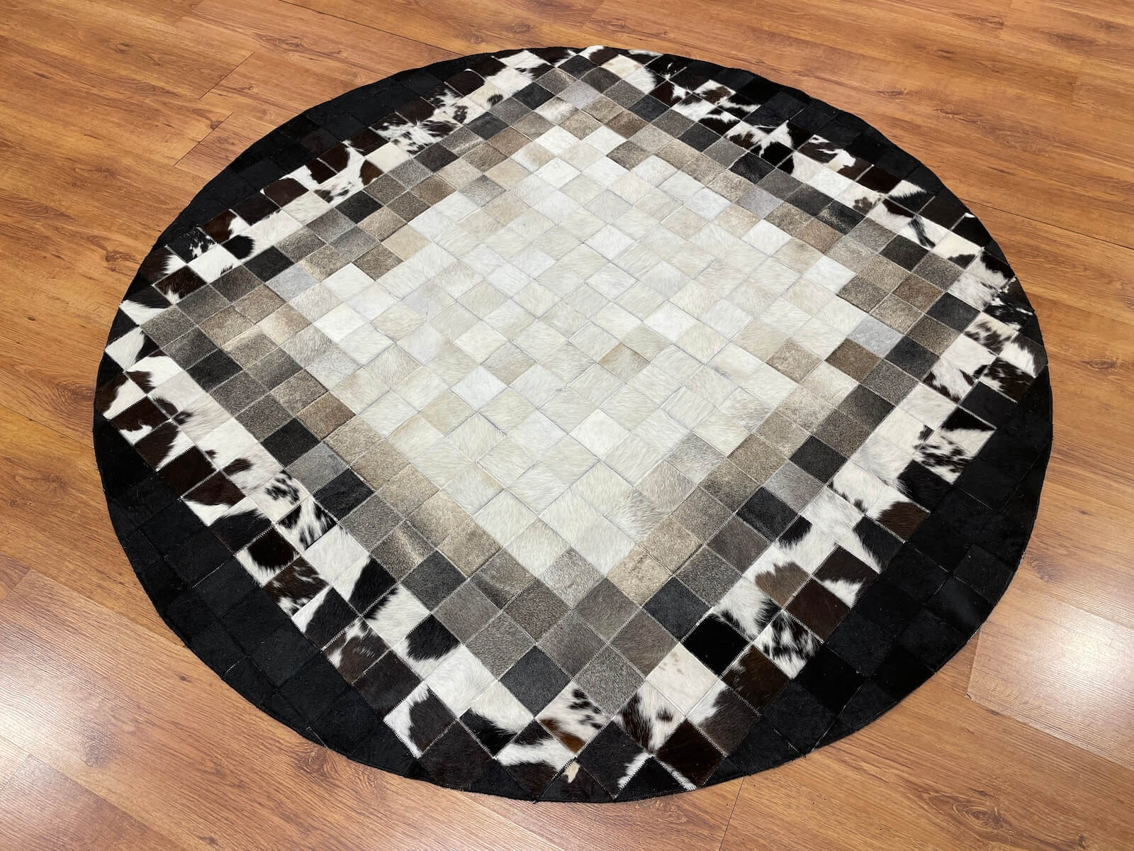 Patchwork Round Original Leather Rug – 150X150 by Camel Carpet