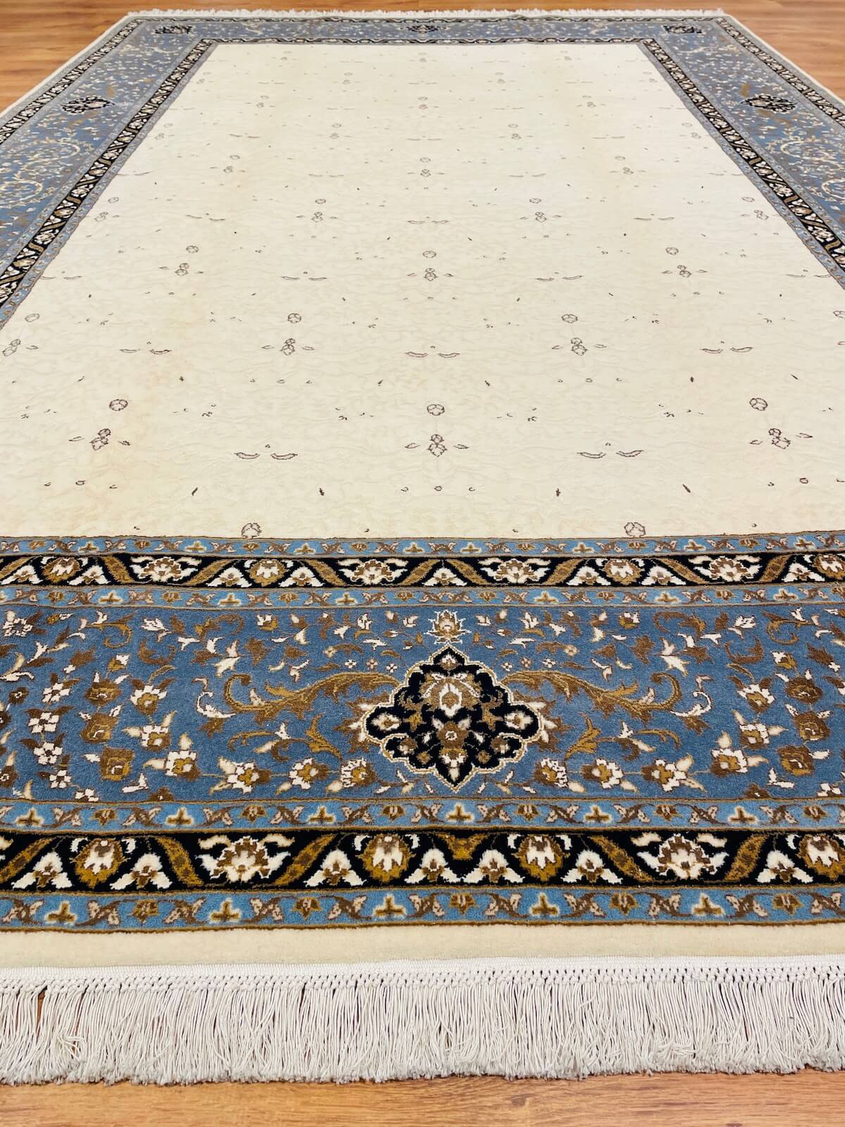 Hurrem Silk-Blend Usak Handwoven Rug – 057618 by Camel Carpet