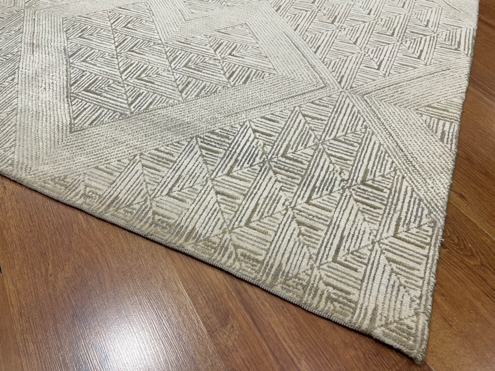 Illusion Bambu Handwoven Rug – 066527 by Camel Carpet