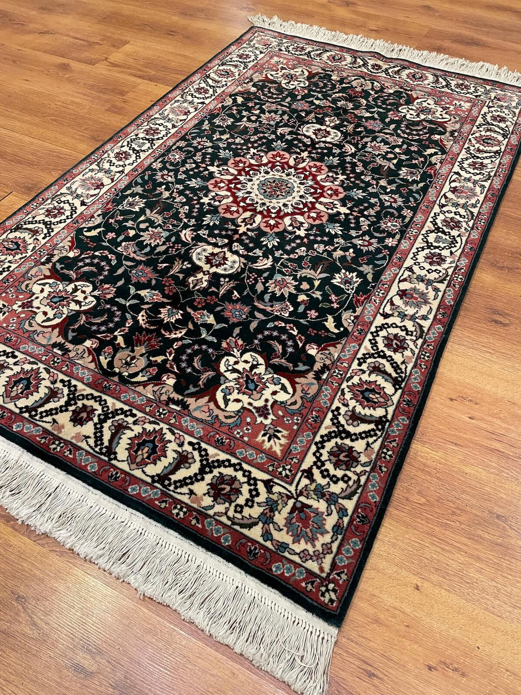 Iran Isfahan Handwoven Rug – 000109 by Camel Carpet