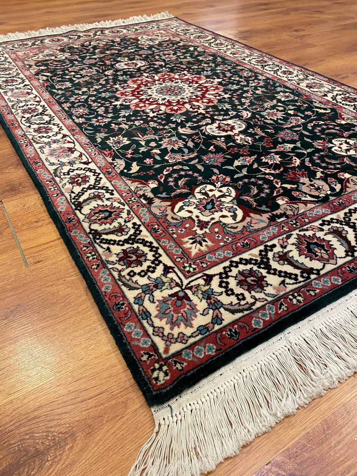 Iran Isfahan Handwoven Rug – 000109 by Camel Carpet
