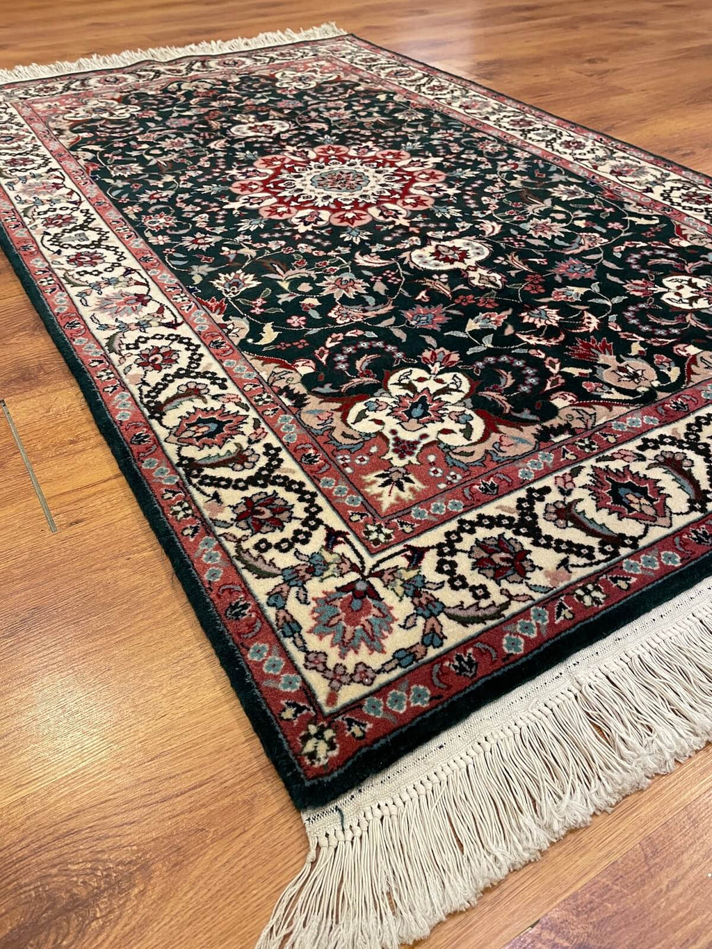 Iran Isfahan Handwoven Rug – 000109 by Camel Carpet