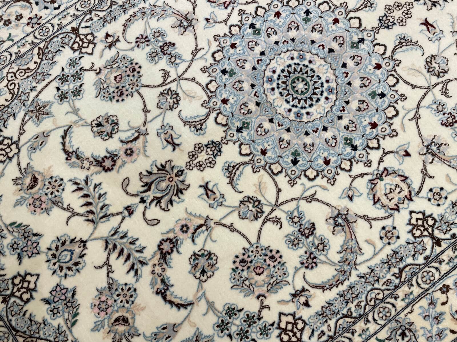 Iran Nain Handwoven Rug – 042172 by Camel Carpet