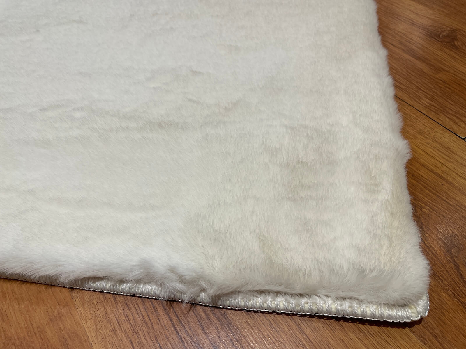 Cream Pelus Rug by Camel Carpet