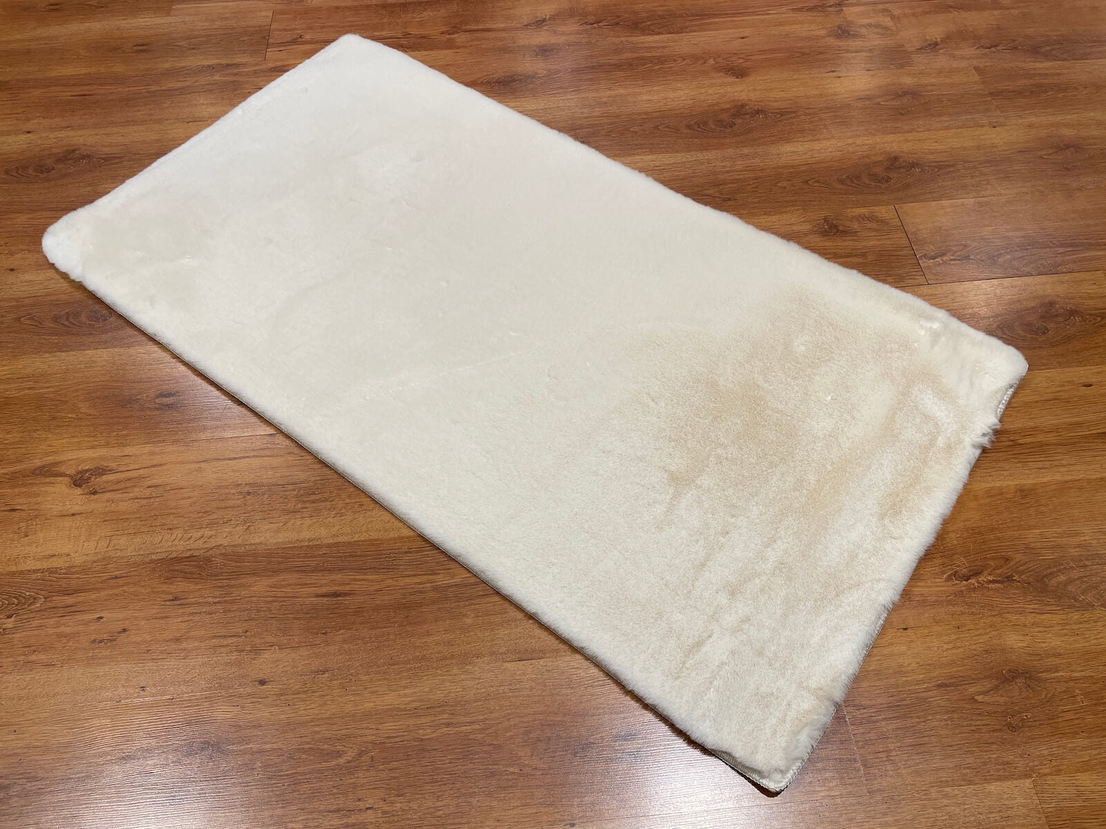 Cream Pelus Rug by Camel Carpet