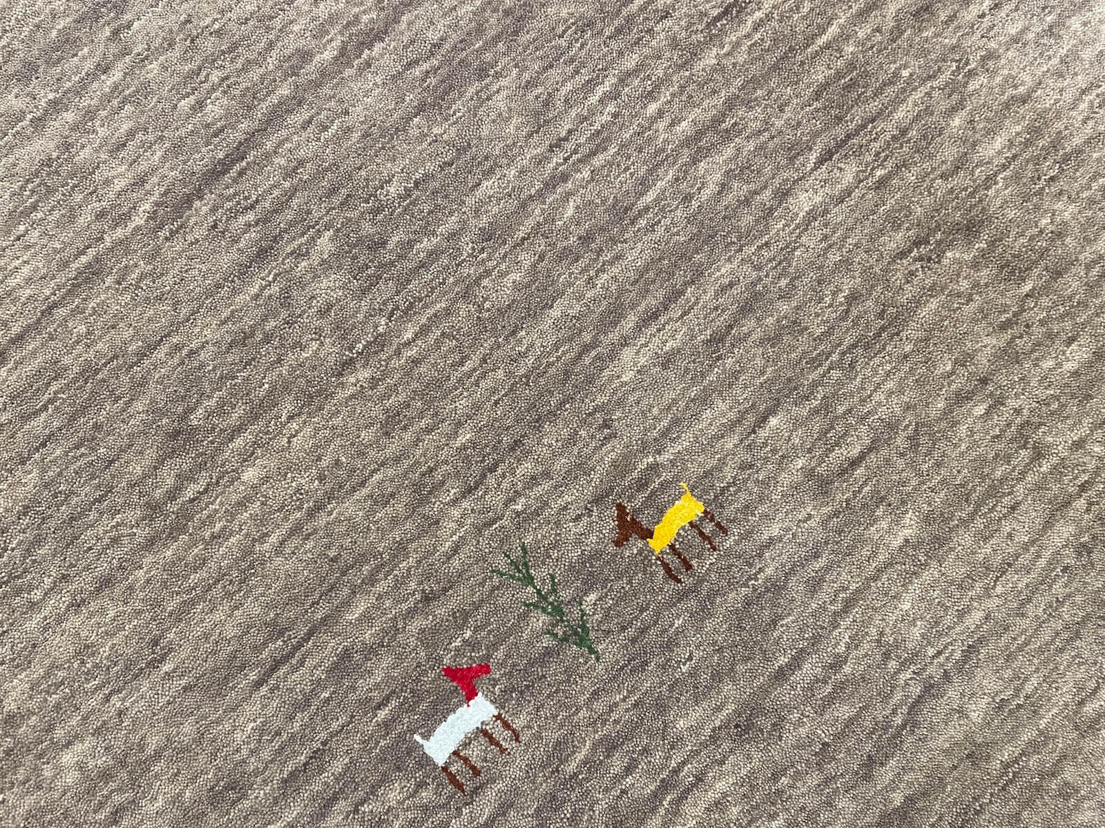 Lori Handwoven Gray Wool Rug – 200X250 by Camel Carpet