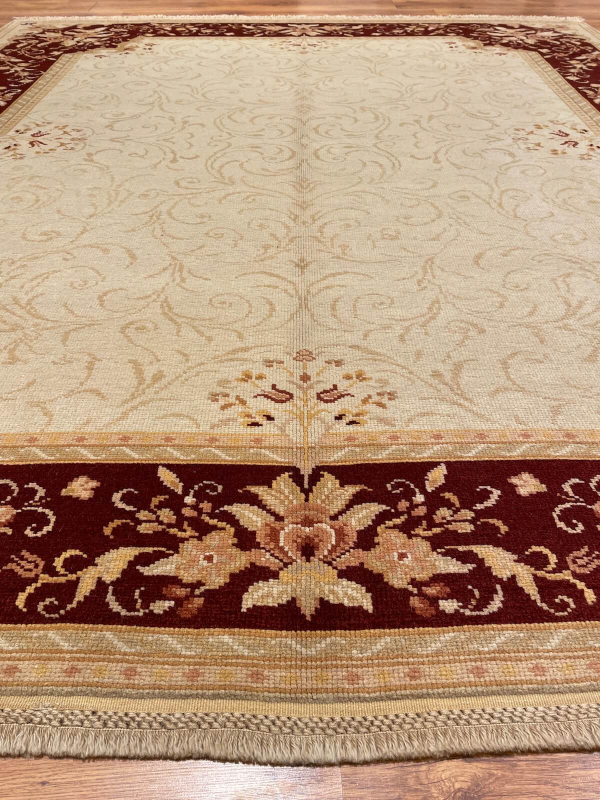 Mhidevran Usak Handwoven Rug – 078593 by Camel Carpet