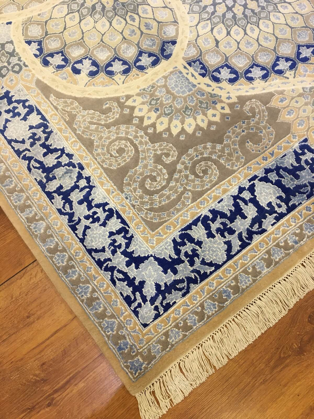Pelas Silk-Blend Usak Handwoven Rug – 081035 by Camel Carpet