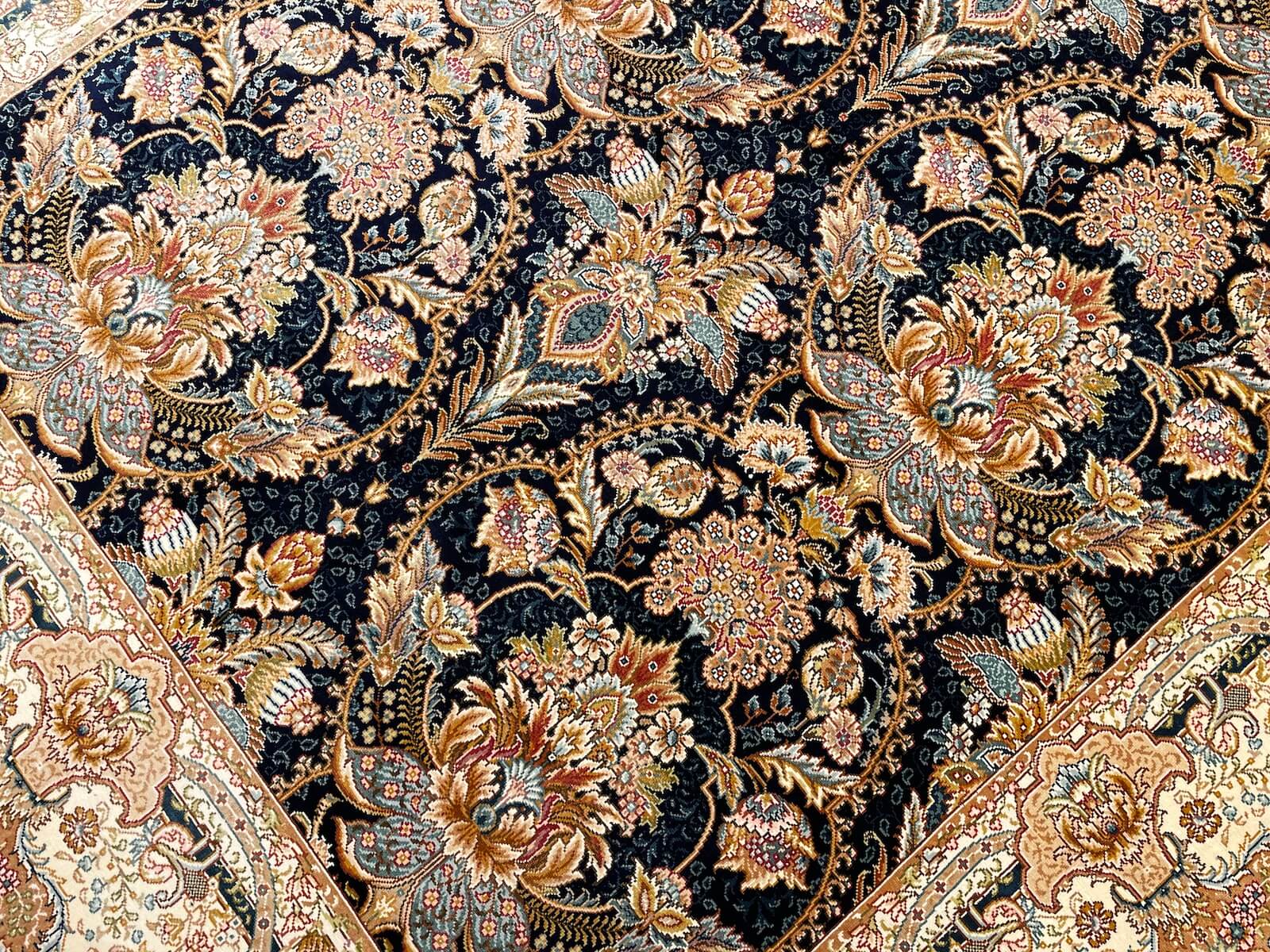 Pure Silk Handwoven Rug – 076082 by Camel Carpet