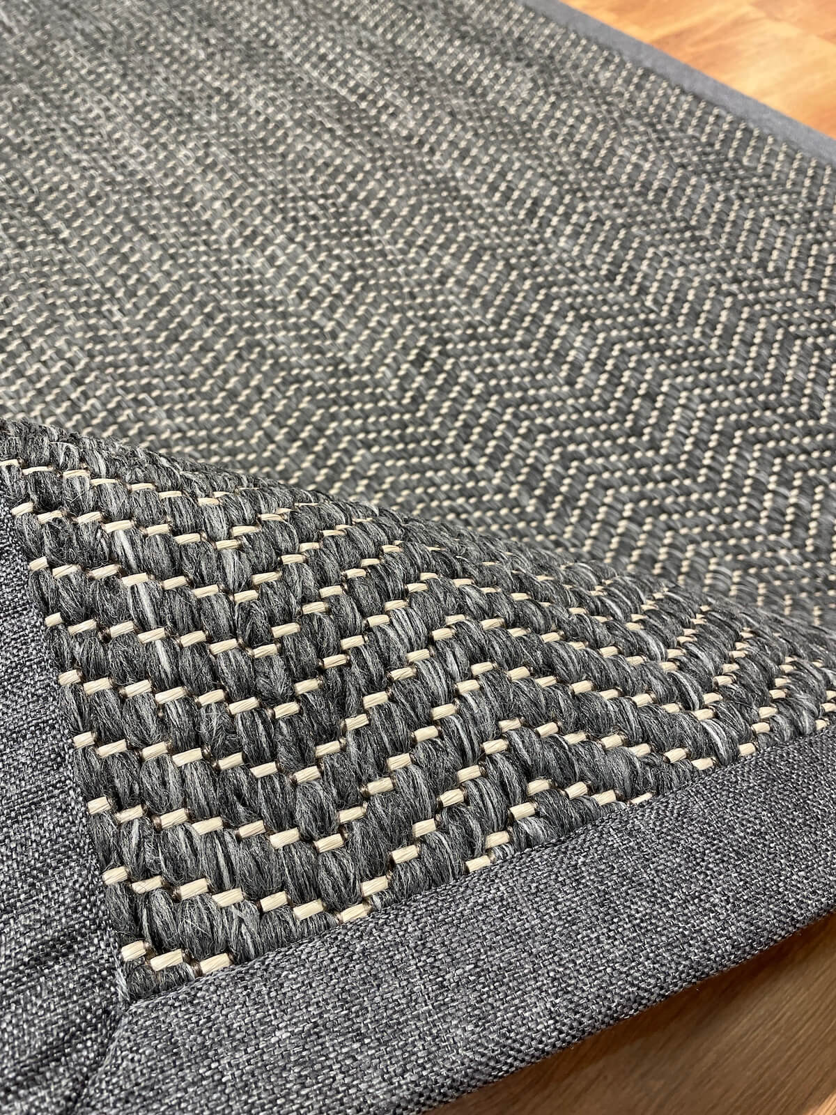 SiShawl Pattern Rug Antrasit 991 by Camel Carpet