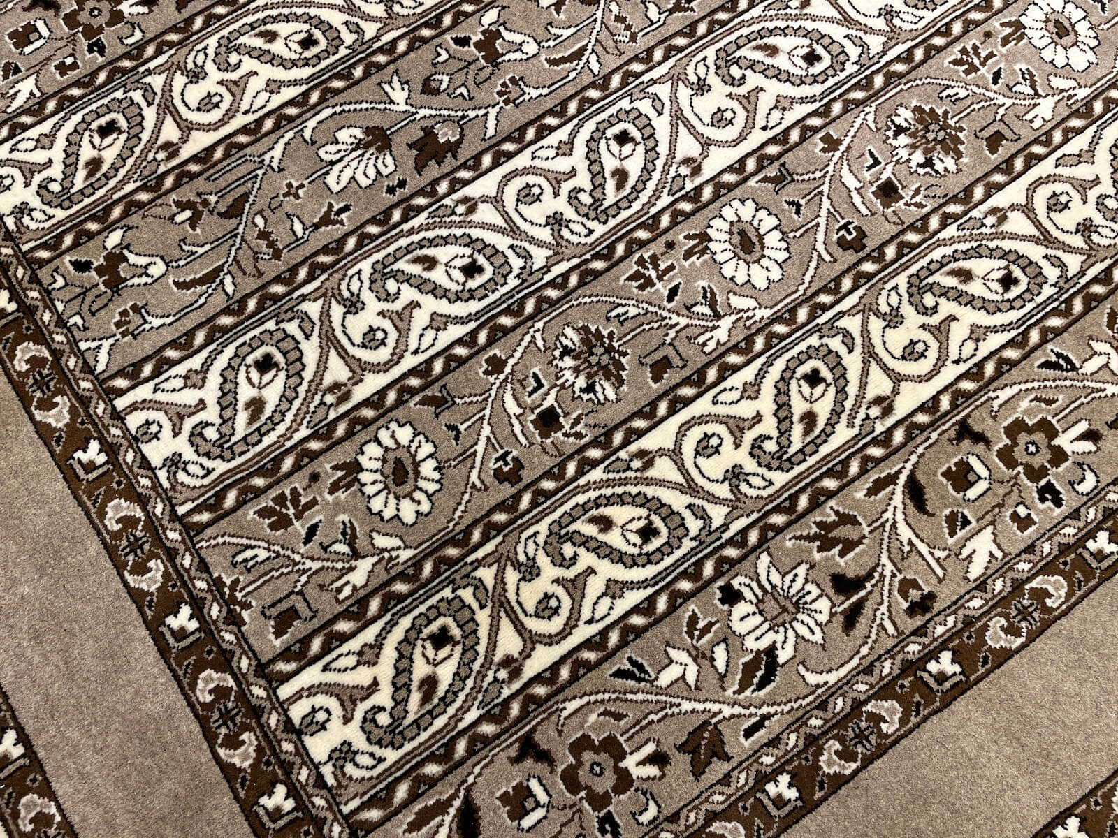 Sivas Shawl Pattern Handwoven Rug – 050439 by Camel Carpet