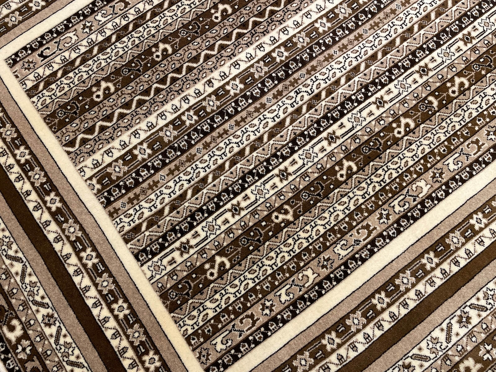 Sivas Shawl Pattern Handwoven Rug – 063363 by Camel Carpet