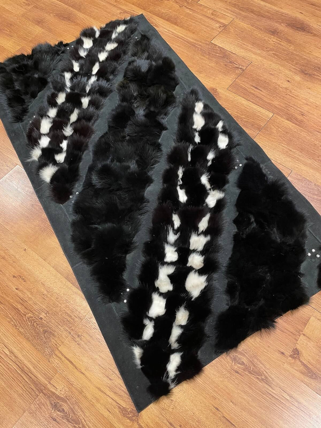 Rakun Original Leather Rug – 80X150 by Camel Carpet