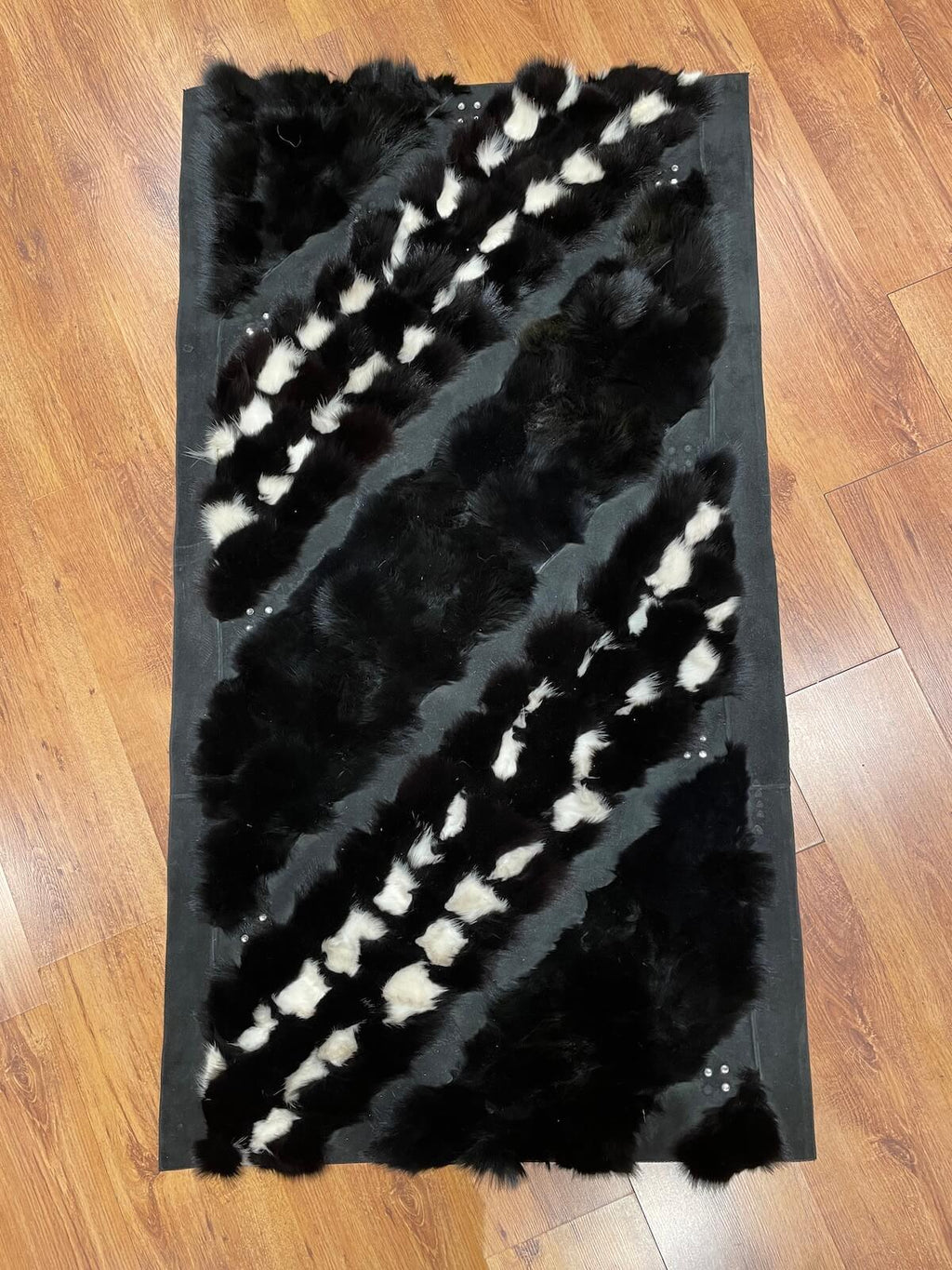 Rakun Original Leather Rug – 80X150 by Camel Carpet