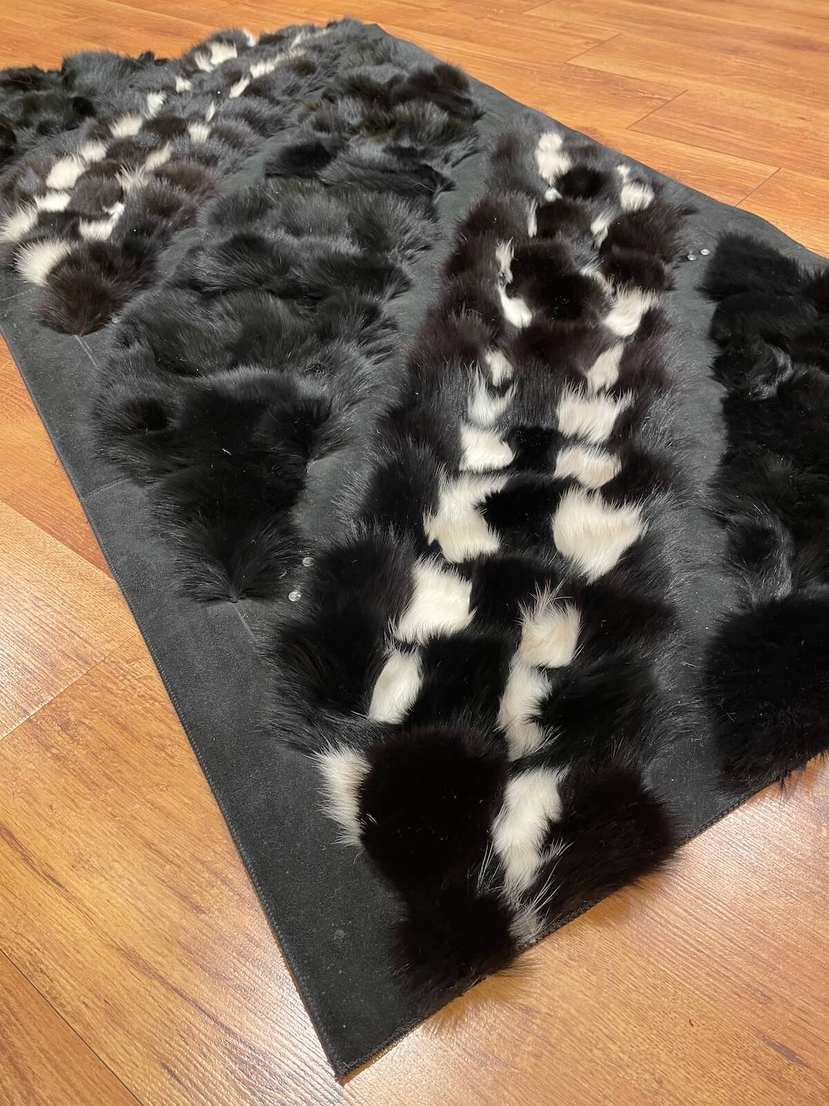 Rakun Original Leather Rug – 80X150 by Camel Carpet